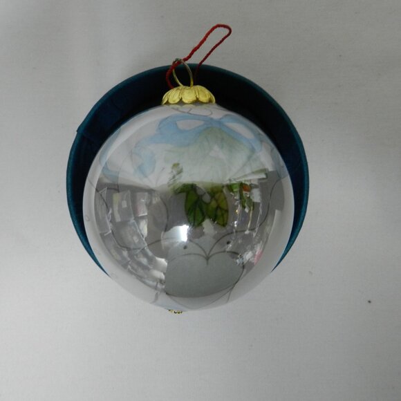 Li Bien Vintage 2007 Doves w/ Heart blown glass Ornament Christmas round w/ Box - Picture 1 of 5